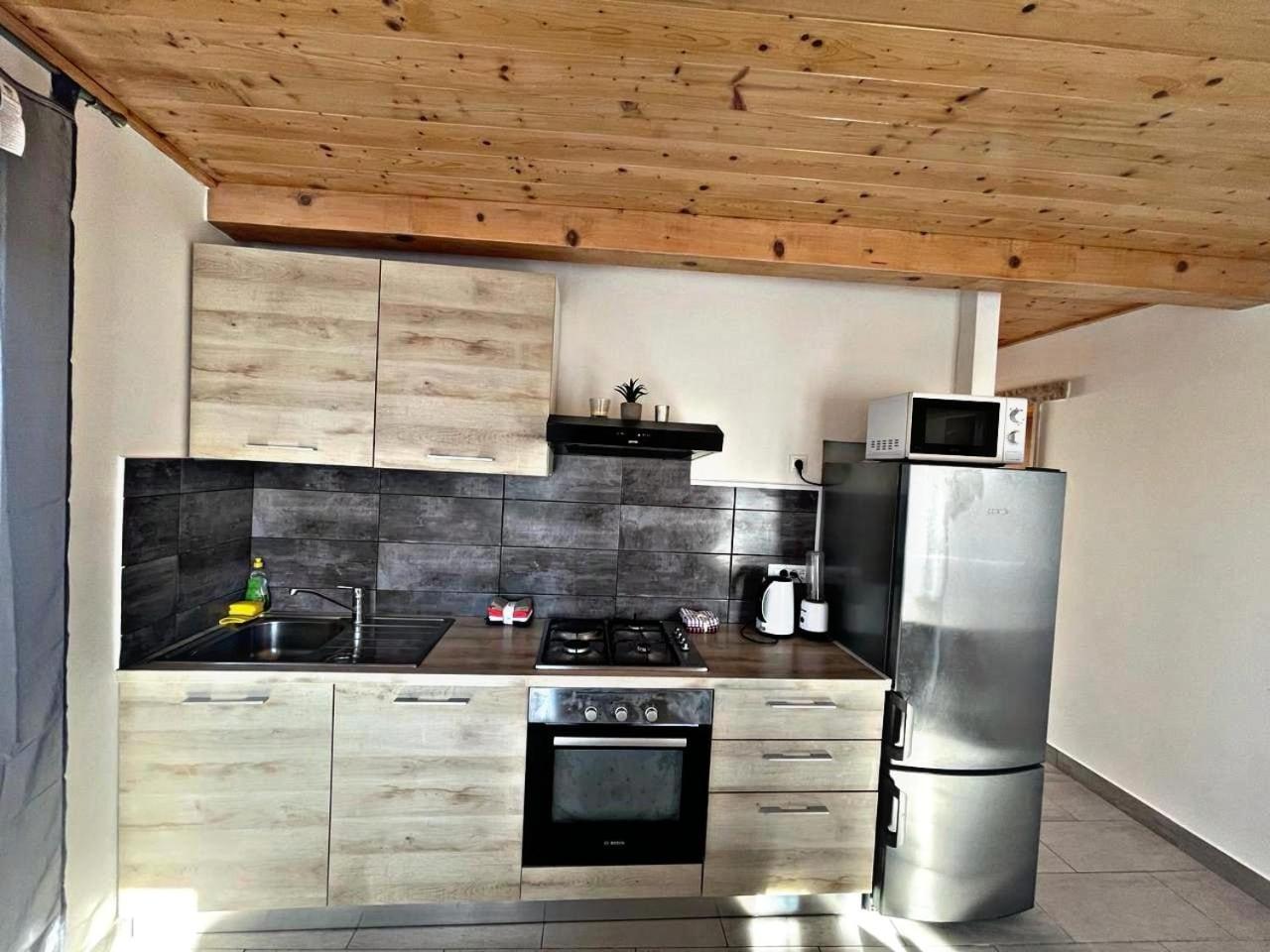Amani Modern Apartment Lumbarda Eksteriør bilde